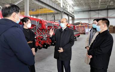 許勤:搶抓機(jī)遇推進(jìn)綜合保稅區(qū)創(chuàng)新發(fā)展 以高質(zhì)量平臺(tái)服務(wù)高水平對(duì)外開(kāi)放